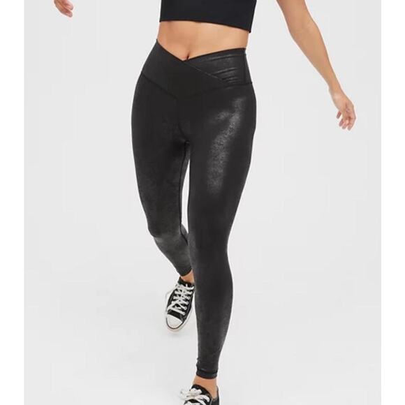 Offline by aerie crossover Black faux leather crackle leggings size M highrise - Picture 1 of 6
